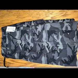 NWT men’s shorts black Camo
